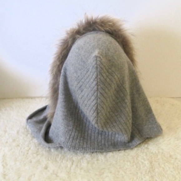 Max & Moi Cashmere Knit Hood w/Ties and Fur Trim - Picture 4 of 9